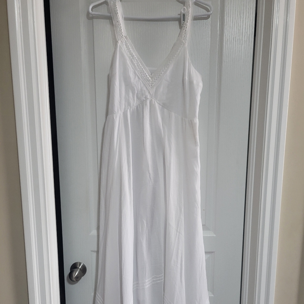 Pretty fully lined white dress
